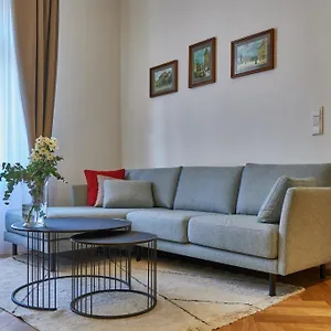 Hotel apartamentowy Three Golden Crowns ***